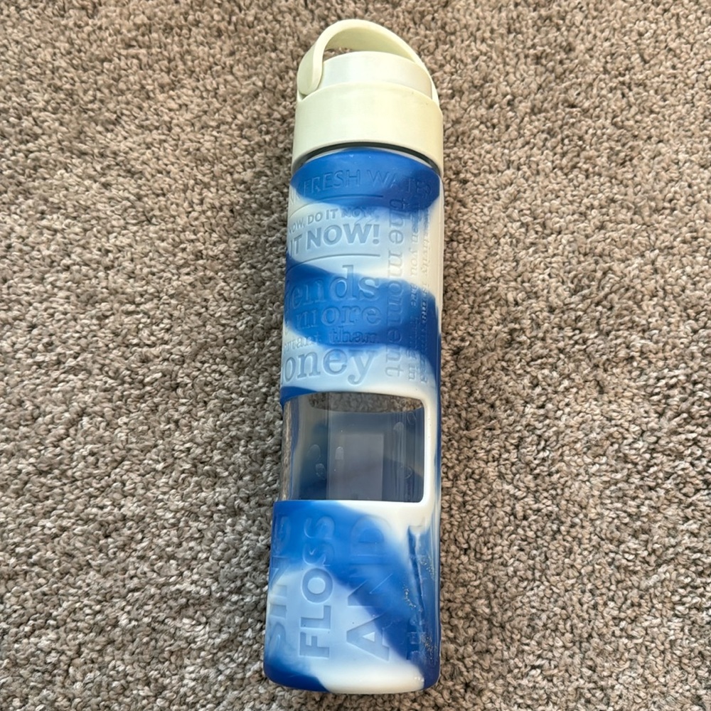 Lululemon water bottle